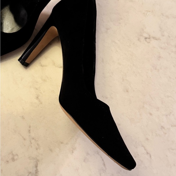 Manolo Blahnik Classic Black Heels - Picture 2 of 5